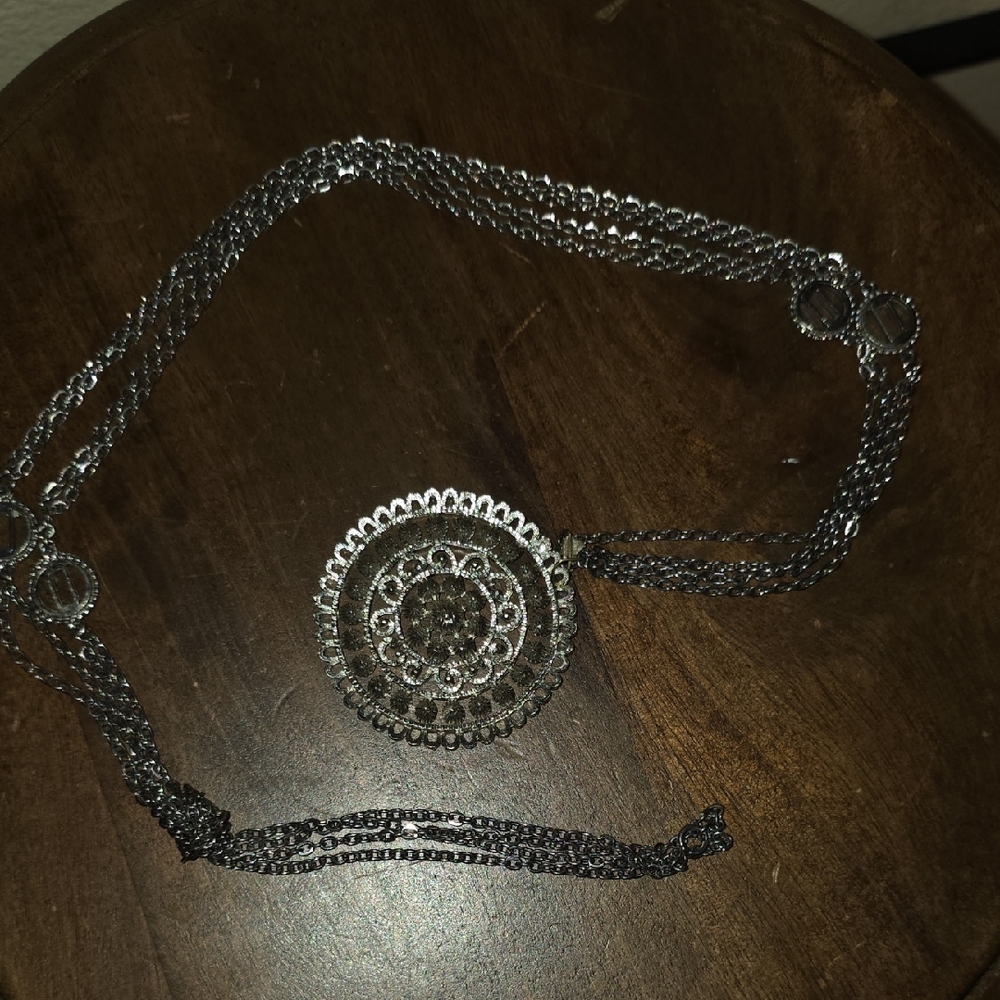 Elegant Silver Pendant Necklace